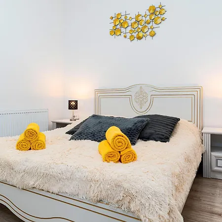 Lion Deluxe Apartament *